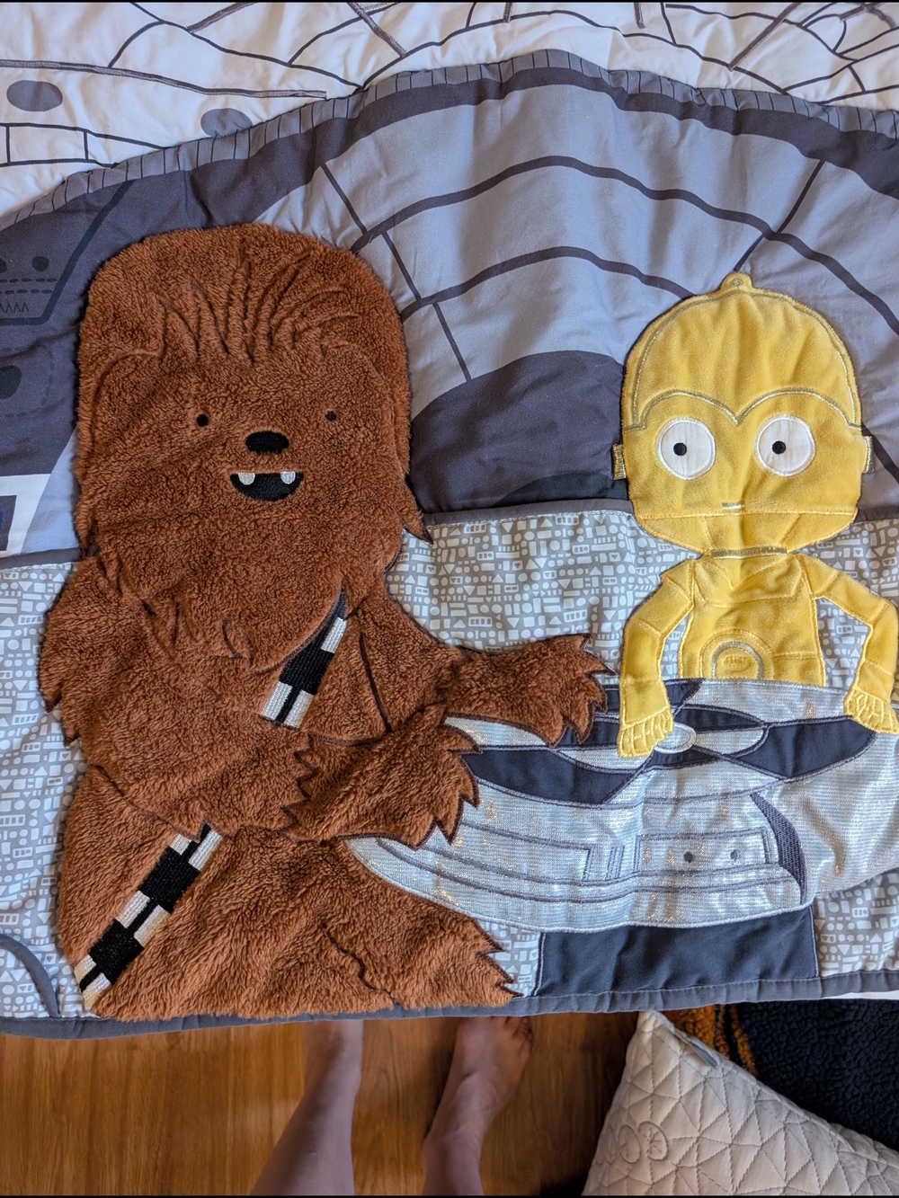 Star Wars Kids Chewbacca & C-3PO Blue Millennium Falcon Crib Set With Extras - Picture 2 of 7